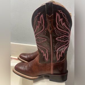 ARIAT WOMEN'S EDGEWOOD LEATHER WESTERN BOOTS - BROAD SQUARE TOE. SIZE 5.5